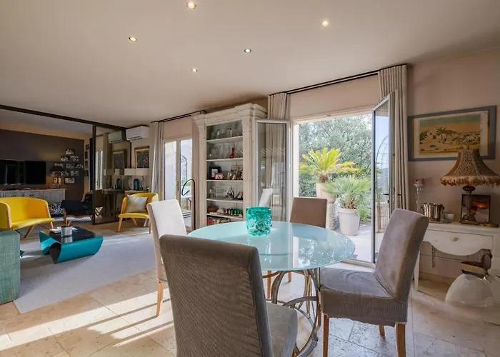 Soleil D'ete Pool & View Yourhosthelper * Sainte-Maxime